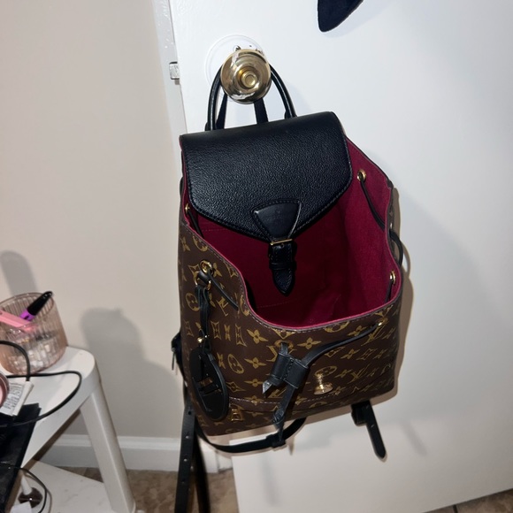 Woman’s LV backpack Large , originally 2600 plus tax . No box main image 6